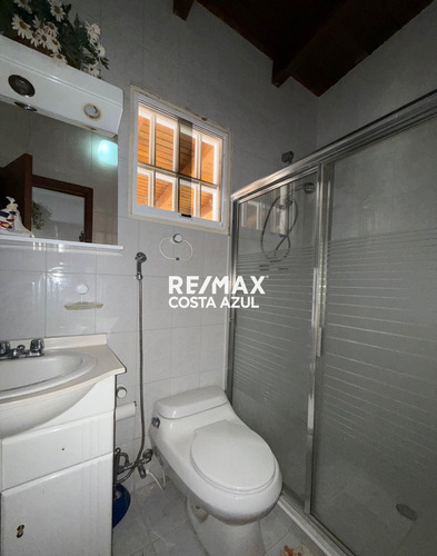 Remax Costa Azul Vende Casa En Coralitos Iv