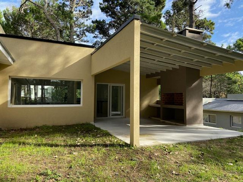 Casa En Venta En Carilo
