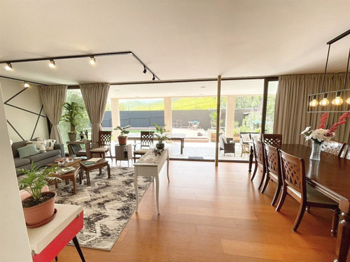 Casa En Venta De 4 Dorm. En Colina