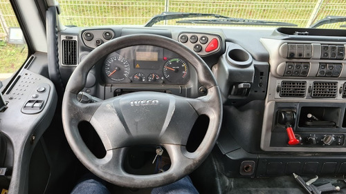 Imagem 6 de 10 de Iveco 440 6x2 12/13