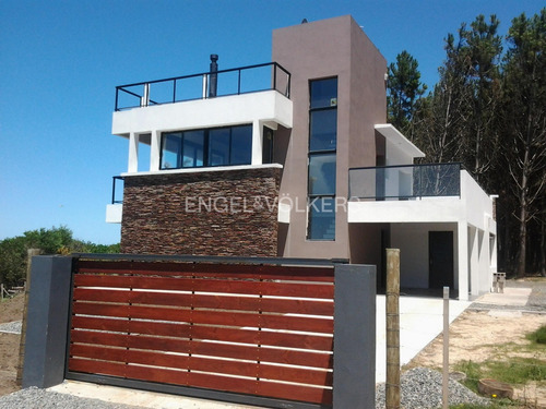 Moderna Casa Frente Al Mar Con 130 M De Costa Propia Id 6214