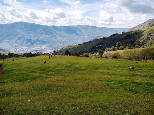 Un Terreno De Tres Lotes Al Lado De Parque Arvi