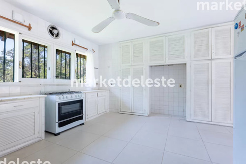 8250 M2 Barrio Golf