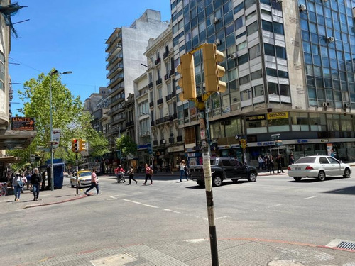 Local Comercial Esquina En 18 De Julio