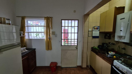Imagen 8 de 10 de Casa Ph Con Ambientes Amplios Y Luminosos En Castelar Sur