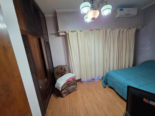 En Venta En Palomar Casa En Esquina De 4 Ambientes + 2 Locales F: 10243