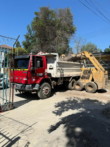 Se Realizan Retiros De Escombros Y Movimientos De Tierra.