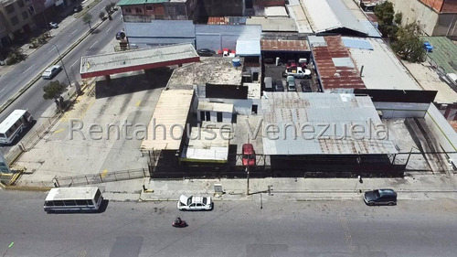Julian Galindez Vende Potencial Negocio Con 2 Registros Comercial Y Amplio Terreno En Barquisimeto # 25-6926