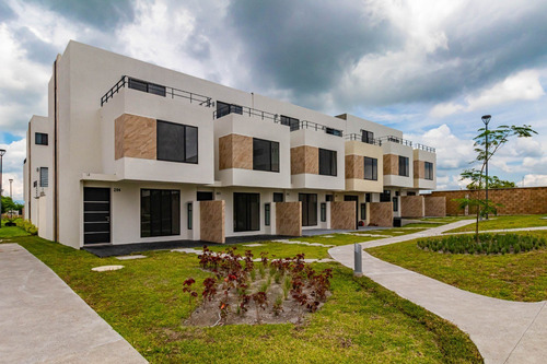 Imagen 2 de 14 de Venta De Casa C/alberca (pet Park, Gym, Areas Verdes)
