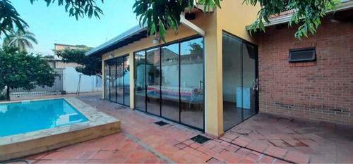 Imagen 11 de 12 de Casa De 2 Plantas Con Piscina Quincho Con Parrilla