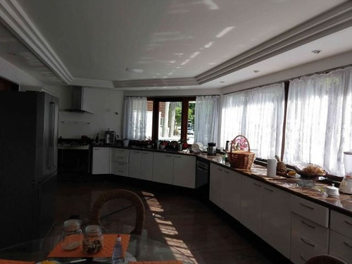 Casa Clássica À Venda No Alphaville Residencial Zero Com 4 Suítes - Cnc1496