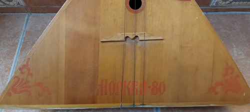 Antigua Balalaika Rusa 3 Cuerdas Madera Detalles Del Tiempo (Usado)