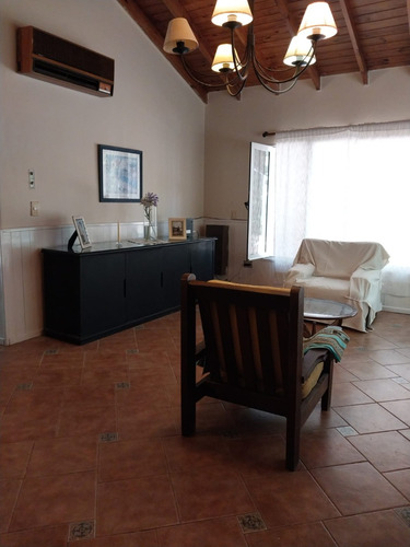 Hermosa Casa En Venta En Barrio Yei Pora