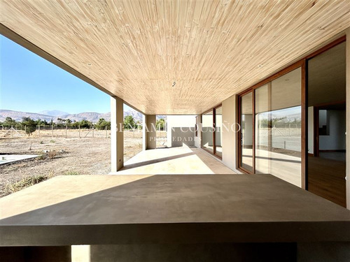Casa En Venta De 4 Dorm. En Colina