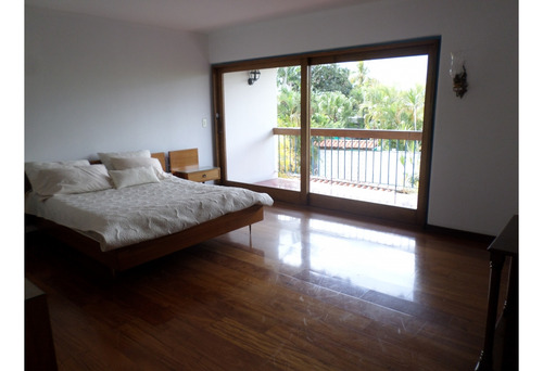 Casa En Venta En Lomas Del Mirador Caracas