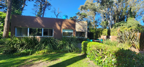 Cabañas Bosque Peralta Ramos Mar Del Plata Cabañas Atahualpa Casas Cerca De Playas Del Sur Y Chapa, Con Parrilla Y Deck , Sillas Y Mesas De Madera , Hermoso Arbolado Y Parking Privado Para 4 Personas