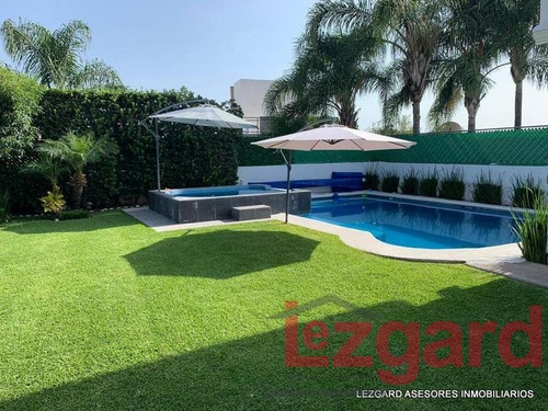 ¡vive El Lujo En Lomas De Cocoyoc! Casa En Venta Con Todas Las Comodidades.
