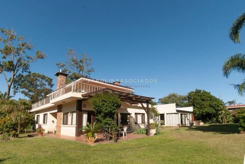 Casa De 5 Dormitorios En Pinares, Punta Del Este-ref:891