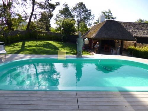 Imagen 15 de 30 de Hermosa Cabaña En Pinares, Con Piscina- Ref: 48242