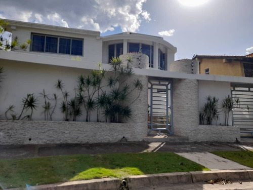 Venta Casa Quinta Urb Guaracarima La Victoria Código 208179