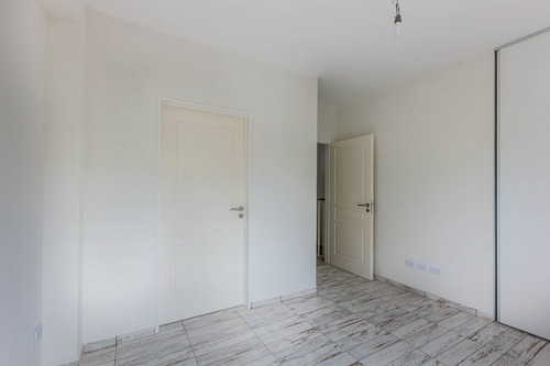 En Venta. Ph. 2 Amb. Patio Y Terraza Propios. Sin Expensas.