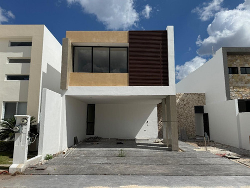 Casa En Venta En Mérida, Residencial Kinish.