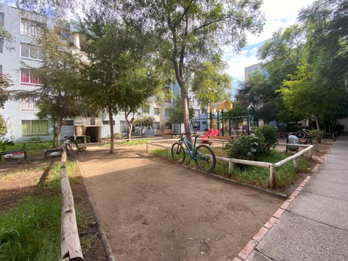 Excelente Ubicación En Condominio Y Con Estacionamiento