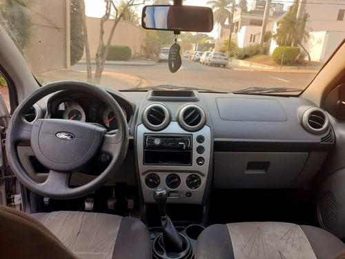 Imagem 12 de 15 de Ford Fiesta Hatch 1.6 Completo