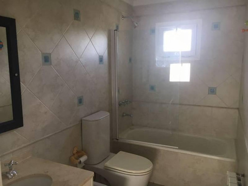 Imagen 3 de 19 de Casa Al Lago En Complejo Nordelta - Los Castores
