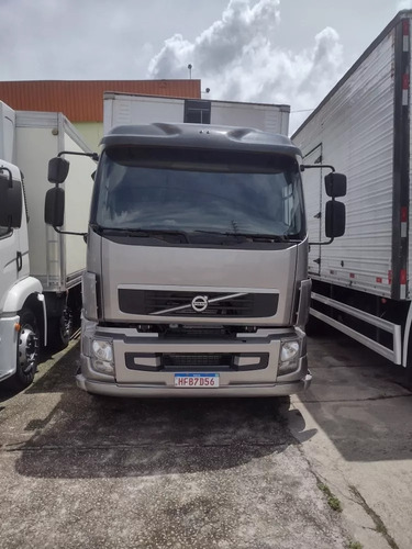 Volvo Vm 270 Ano 2012 (baú)