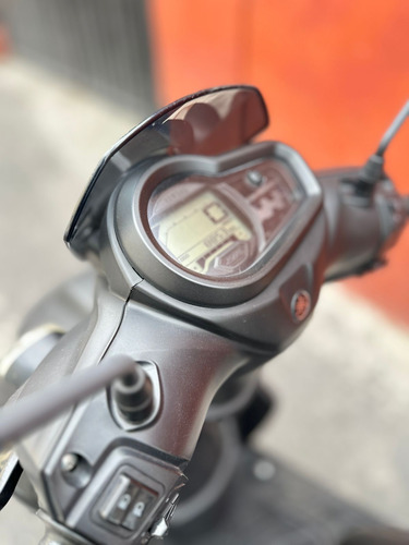 Yamaha Ray Zr 125 2025 Color Negra Con 9000 Km En Excelentes