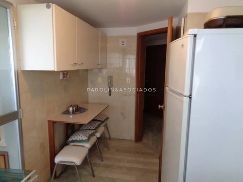Apartamento En Venta De 3 Dormitorios Con Estufa A Leña En Fontainebleau, Punta Del Este.