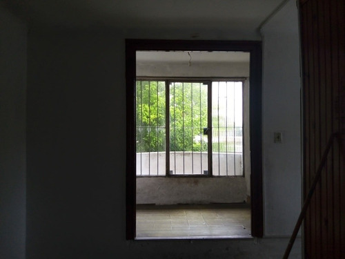 Imagen 13 de 14 de Apto Primer Piso Balcón Al Frente