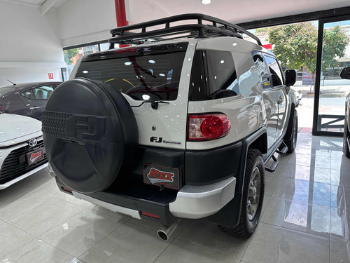 Imagen 2 de 12 de Toyota Fj .