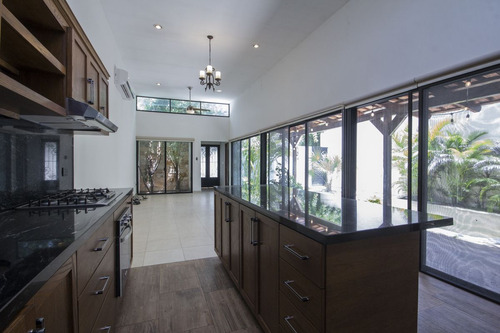 Casa En Venta En Privada Residencial En Conkal