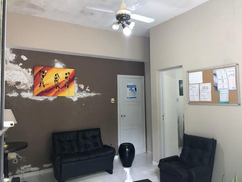Venta Casa Con Salon Centro Reconquista