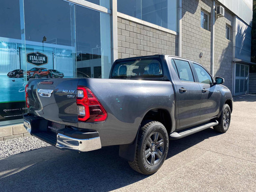Imagen 5 de 11 de Toyota Hilux 2021 2.8 Cd Srv 177cv 4x2 At