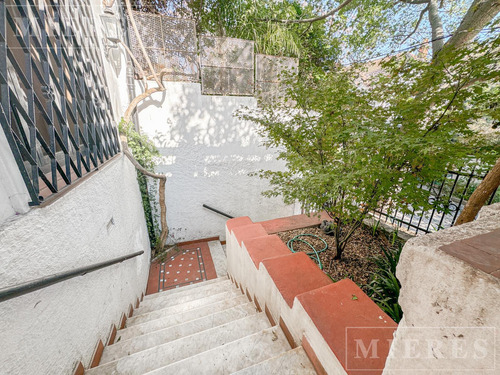 Amplia Casa En Venta En Casco Histórico De San Isidro.