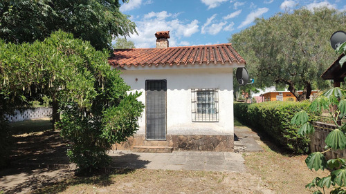 Casa Con Gran Terreno En Parque Del Plata Norte.