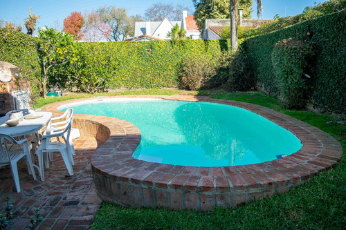 Casa De 4 Ambientes Con Cocheras En Venta En La Lucila