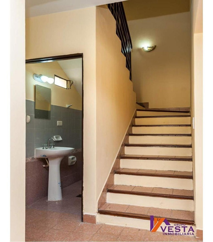 En Venta - Gran Casa En B° Grand Bourg - 450 M2 De Terreno