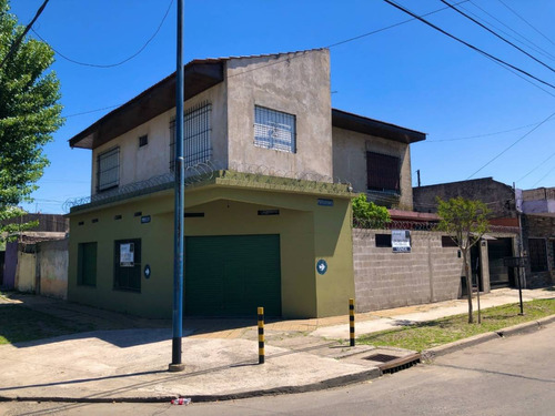 Venta De Casa 4 Ambientes Con Local A La Calle En Avellaneda