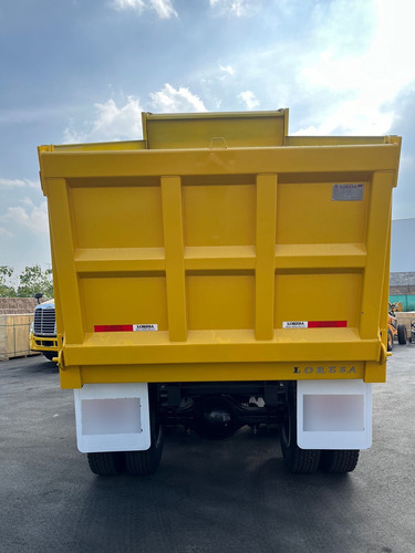 Freightliner Cascadia Volteo De 14 Mts Con Motor Cummins Isx
