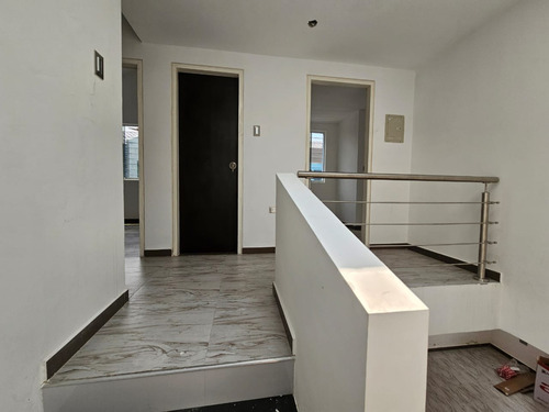 Sky Group Vende Town House Obra Blanca En Conjunto Residencial Casa Verde - San Diego Town House Con Pozo Y Planta 100%
