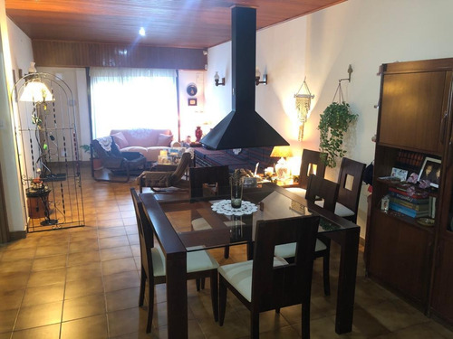 Imagen 3 de 23 de Chalet 4 Ambientes Con Dependencia De Servicio .