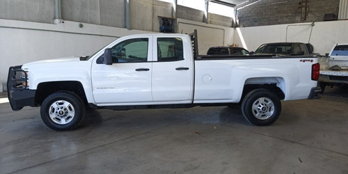 Imagen 2 de 12 de Chevrolet Silverado Cabina Y Med 4x4 Hd