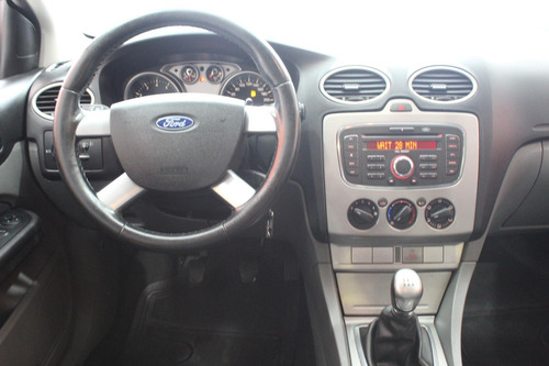Imagem 6 de 12 de Ford Focus Hatch Gl 1.6 16v (flex) Flex Manual