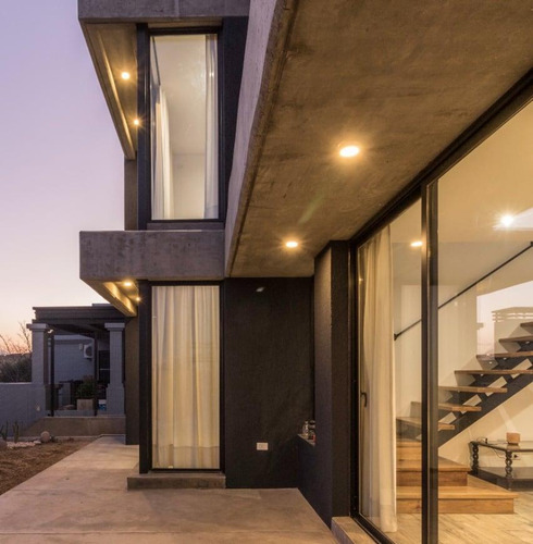 Venta Casa Diseño, Barrio Laderas, Chacras De Coria