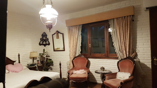 Chacra Con 2 Amplias Casas En Montevideo