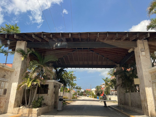 Venta 2 Edificios (condo): 8 Apartamentos, Villas Bavaro, A 10 Min Caminar Playa